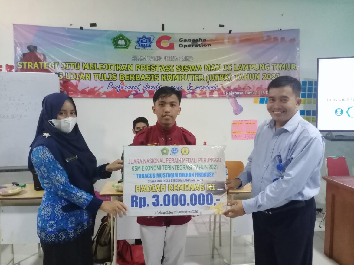 Siswa MAN IC Lampung Timur Terima Hadiah Juara KSM Nasional 2021