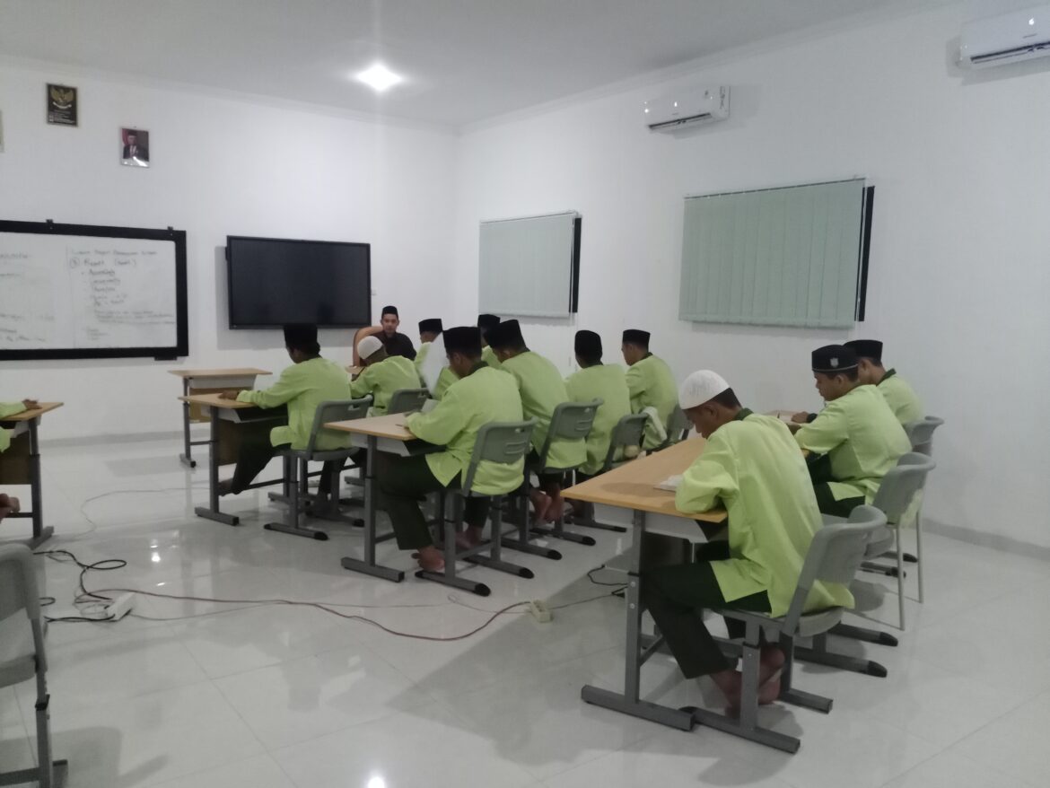 Peserta Didik MAN IC Lamtim, Tekun Ikuti Kegiatan Diniyah Asrama