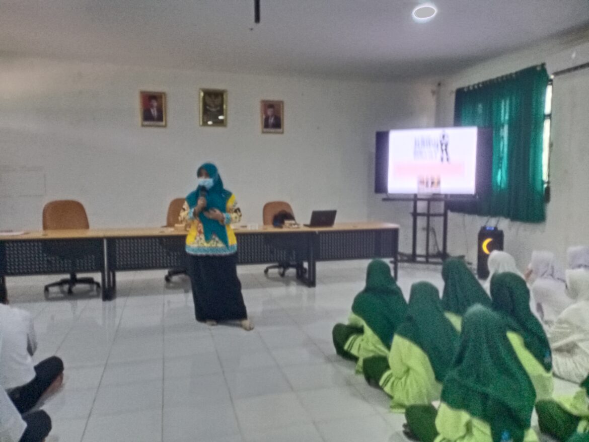 Sosialisasi dan Kegiatan Penjaringan Kesehatan Siswa di MAN IC Lampung Timur