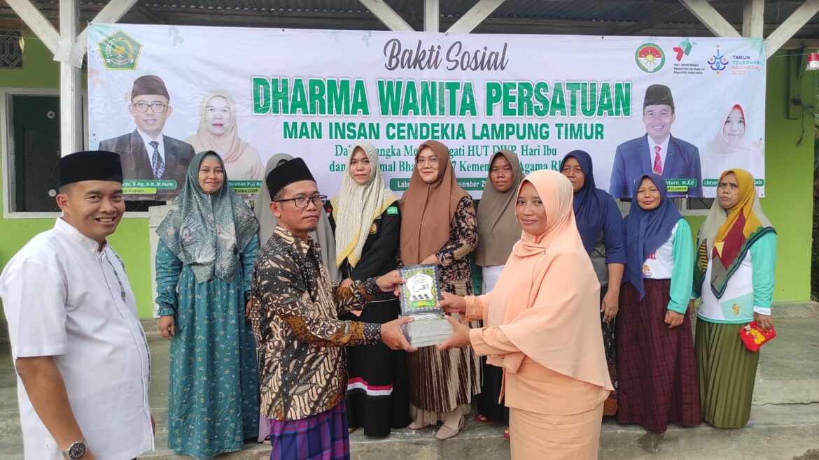 Ketua Dharma Persatuan Wanita MAN Insan Cendekia Lampung Timur Ikuti Zoom Meeting Baksos, Pemberian Buku Iqra dan Keagamaan.