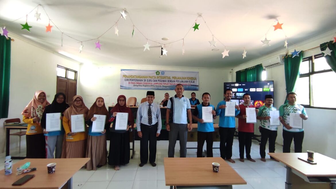 Penanda Tanganan Pakta Integritas, Perjanjian Kinerja dan Penyerahan SK GTK Dengan Perjanjian Kerja MAN IC Lamtim TA. 2023