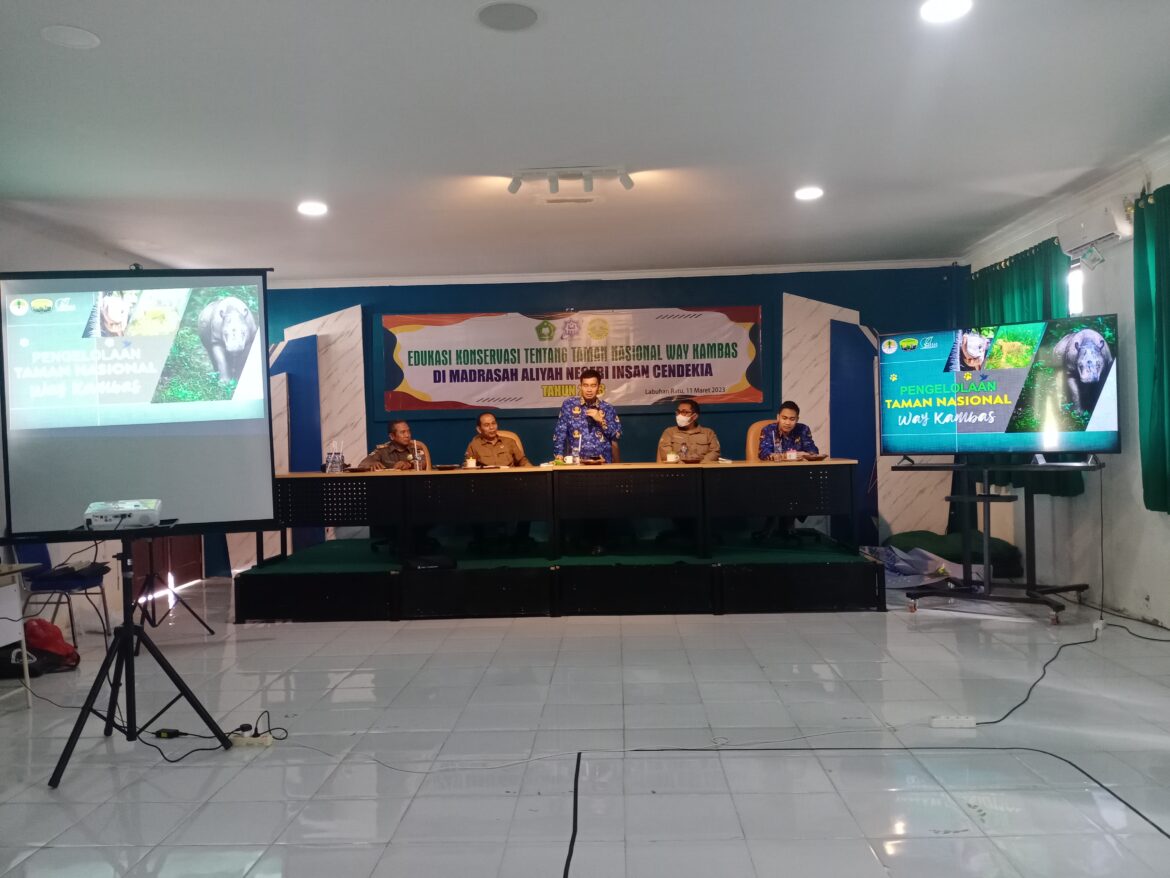 Edukasi konservasi tentang Taman Nasional Way Kambasdi MAN IC Lampung Timur