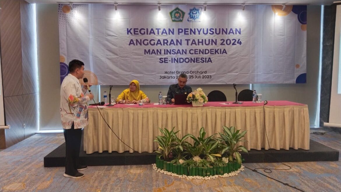 Presentasi Di Rakor KKM MAN IC Se_Indonesia, Kamad MAN IC Lamtim Sampaikan Prestasi Guru dan Alumni