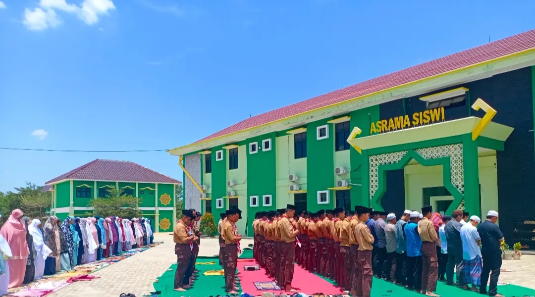 Prihatin Kemarau Panjang, GTK dan Siswa MAN IC Lamtim Gelar Shalat Istisqa’