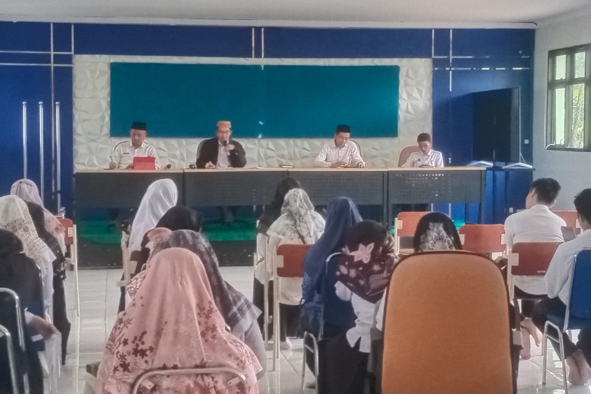 MAN IC Lamtim Gelar Rapat GTK dan Karyawan