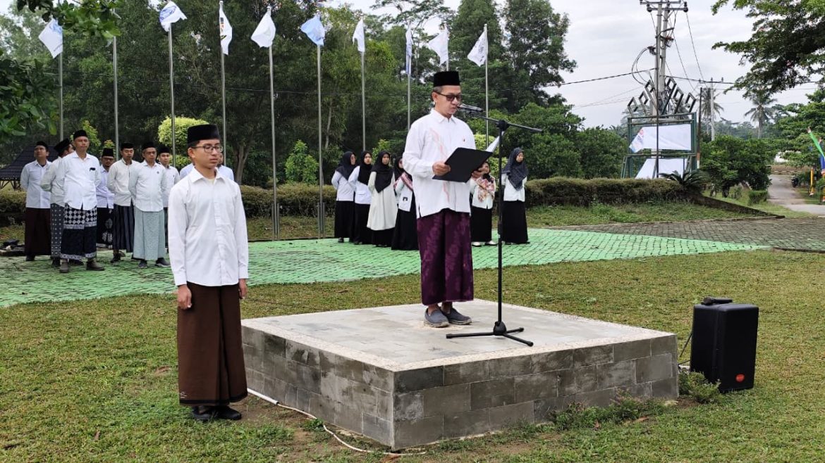 MAN IC Lampung Timur Gelar Apel Peringatan Hari Santri Nasional 2025