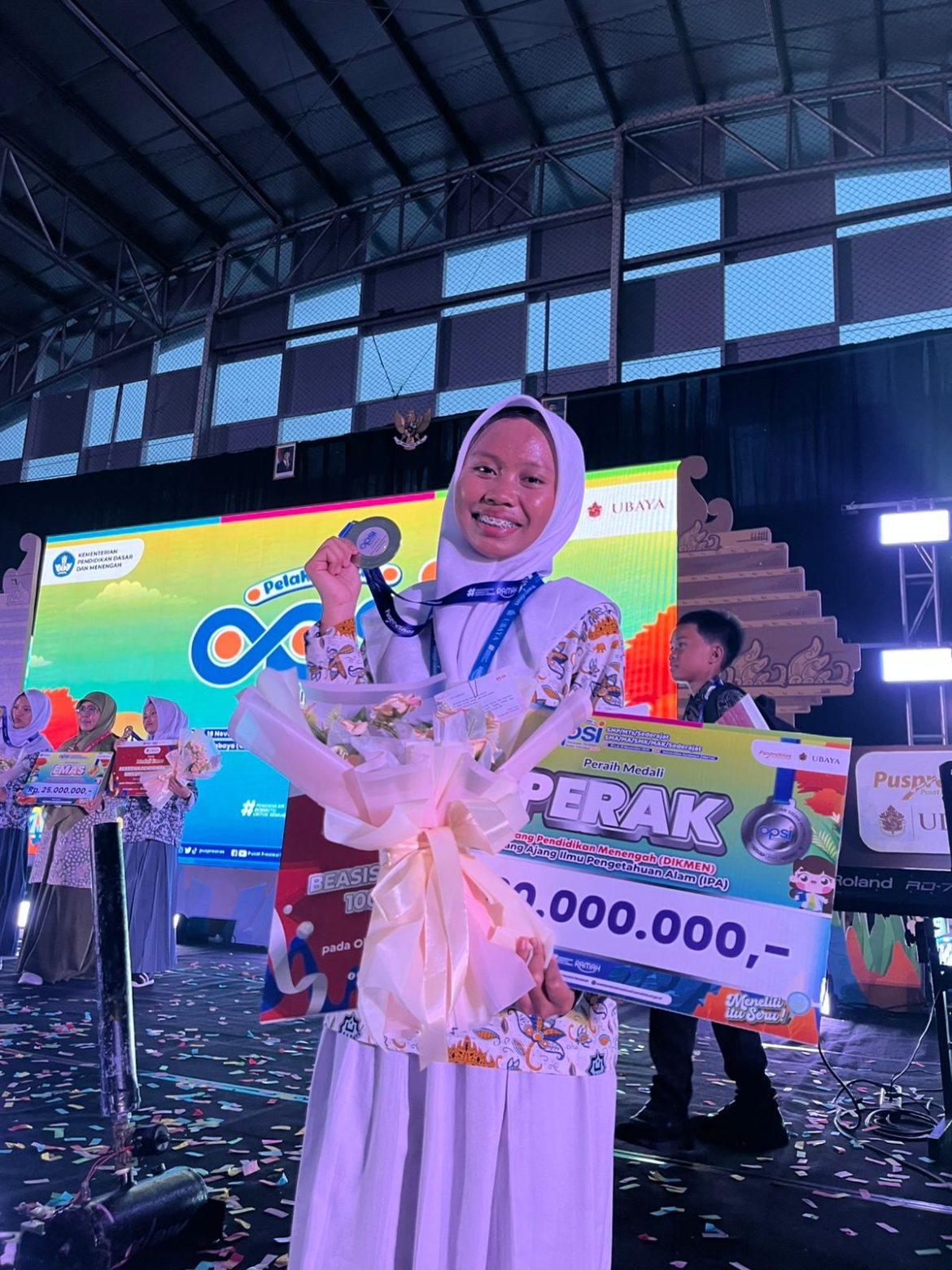 Fakhrani, Siswi MAN IC Lampung Timur Raih Medali Perak pada Ajang OPSI Tingkat Nasional 2025 di Surabaya