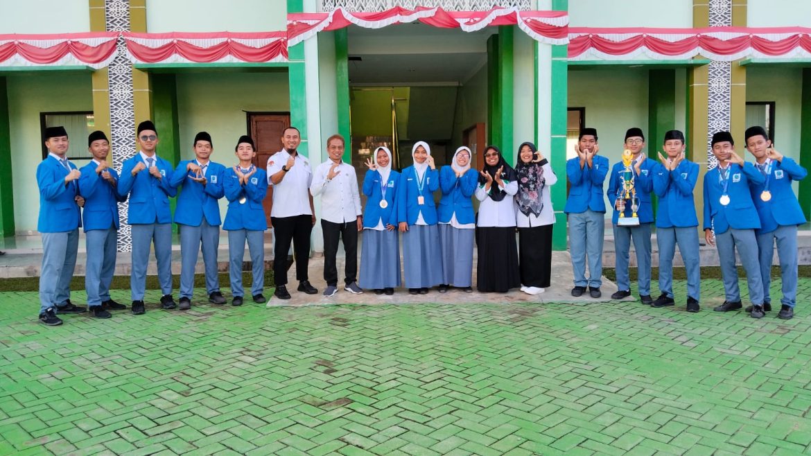 Jejak Prestasi Cemerlang: Siswa MAN IC Lamtim Persembahkan Medali Juara Tingkat Provinsi dan Nasional 2025 kepada Madrasah